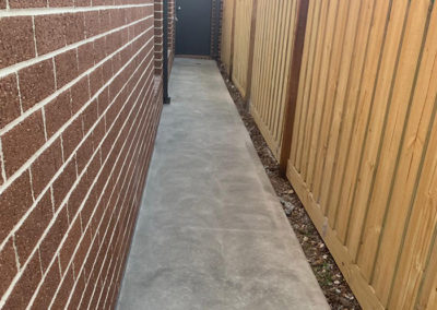 Driveway-in-Manors-Lake